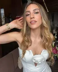 Sinem Kobal kimdir, Sinem Kobal serveti 2024, yaşı, Boyu, Kilosu, dizileri, filmer, Aile, sevgilisi, Eğitim